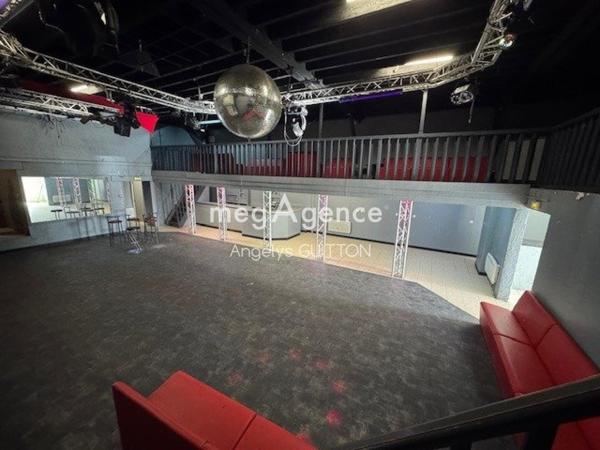 Immeuble à Loué, 72540 - 280m²