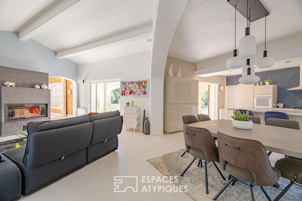 Propriété d’exception, domaine sécurisé, oasis végétale et piscine grand format