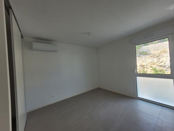 Appartement
         4 pièces
        - 75 m² Bien prestige 449 000 € *