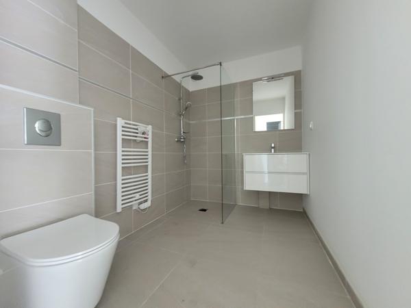 Appartement
         4 pièces
        - 75 m² Bien prestige 449 000 € *