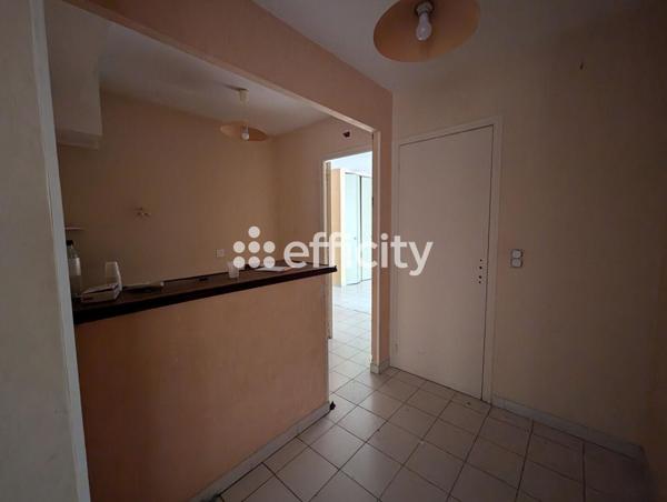 Appartement
         4 pièces
        - 87 m² 160 000 € *