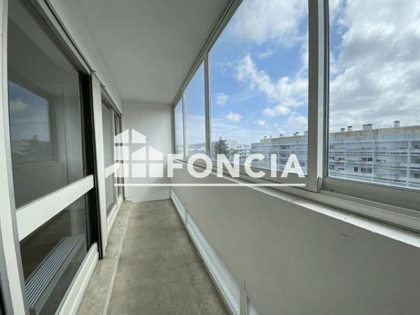 Location Appartement 2 pièces 41.9 m² - TOUR EXTERIEURE 2 - 2 PASSAGE DE L'EUROPE La Rochelle 17000