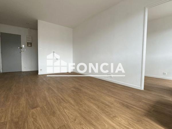 Location Appartement 2 pièces 41.9 m² - TOUR EXTERIEURE 2 - 2 PASSAGE DE L'EUROPE La Rochelle 17000