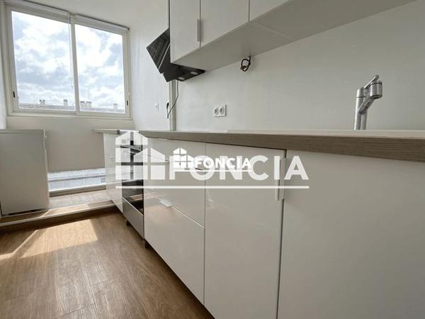 Location Appartement 2 pièces 41.9 m² - TOUR EXTERIEURE 2 - 2 PASSAGE DE L'EUROPE La Rochelle 17000