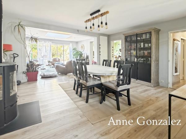 ORLEANS LA SOURCE, aux portes de la Sologne, à vendre maison familiale avec balcon, jardin clos sans vis-àvis et garage + trois places de parking