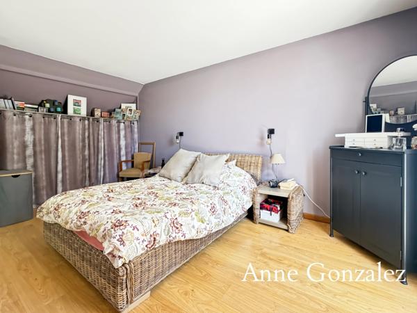 ORLEANS LA SOURCE, aux portes de la Sologne, à vendre maison familiale avec balcon, jardin clos sans vis-àvis et garage + trois places de parking