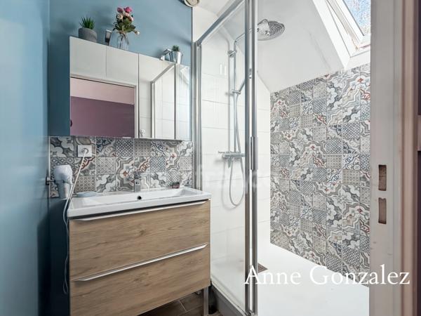 ORLEANS LA SOURCE, aux portes de la Sologne, à vendre maison familiale avec balcon, jardin clos sans vis-àvis et garage + trois places de parking