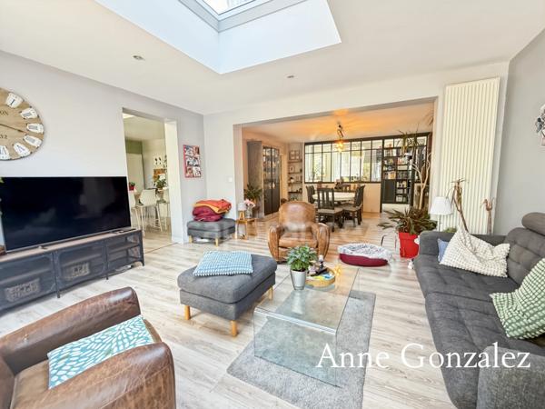 ORLEANS LA SOURCE, aux portes de la Sologne, à vendre maison familiale avec balcon, jardin clos sans vis-àvis et garage + trois places de parking