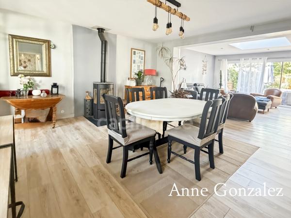ORLEANS LA SOURCE, aux portes de la Sologne, à vendre maison familiale avec balcon, jardin clos sans vis-àvis et garage + trois places de parking