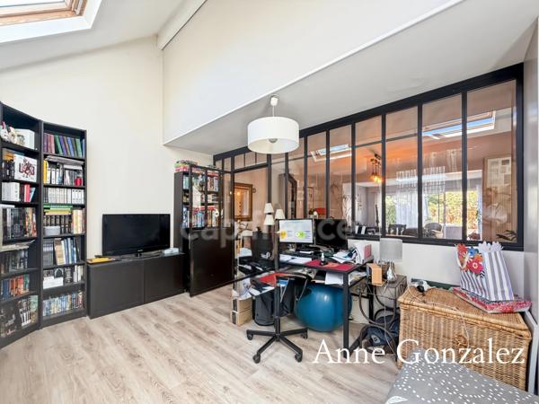 ORLEANS LA SOURCE, aux portes de la Sologne, à vendre maison familiale avec balcon, jardin clos sans vis-àvis et garage + trois places de parking