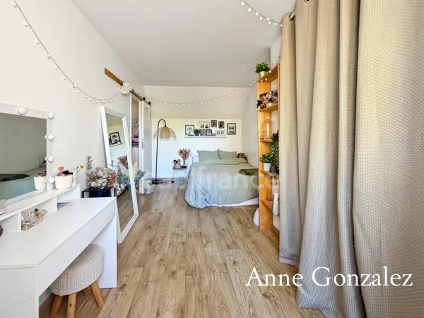 ORLEANS LA SOURCE, aux portes de la Sologne, à vendre maison familiale avec balcon, jardin clos sans vis-àvis et garage + trois places de parking