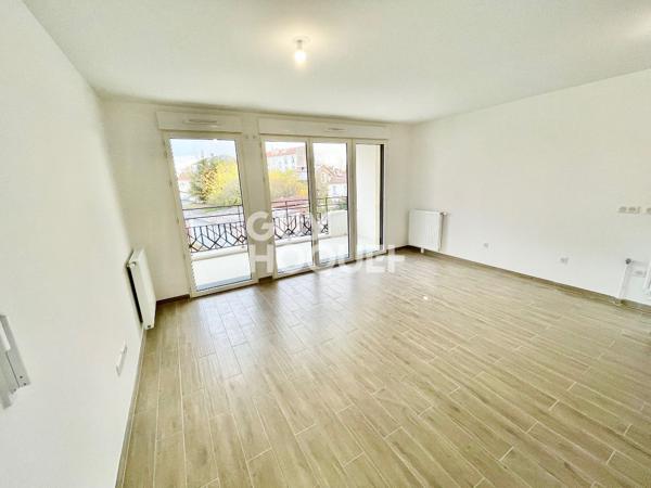 STUDIO 31,21m2 - GRAND BALCON - LE PERREUX proche TRANSPORTS et COMMERCES