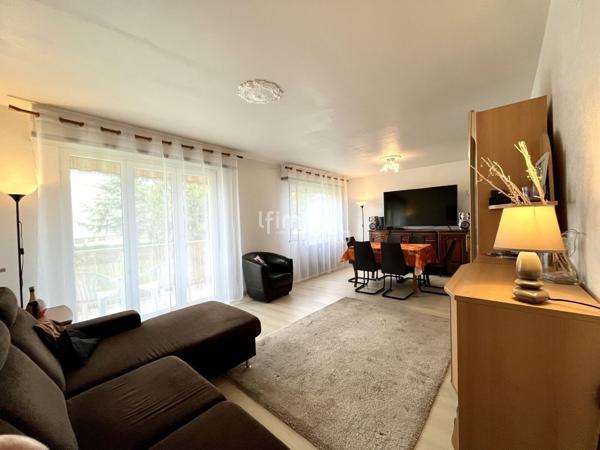 Appartement traversant 4 pièces 95m², balcon, garage et cave