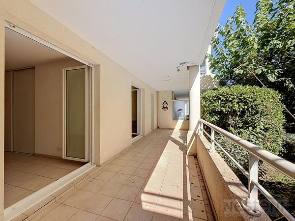 ROSTAGNE ? ANTIBES ? 3 PIÈCES AVEC 28 M² DE TERRASSES, GARAGE ET PARKING