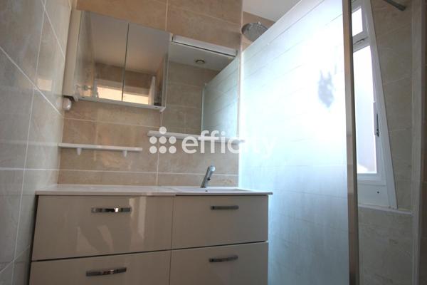 Appartement
         5 pièces
        - 92 m² 299 500 € *