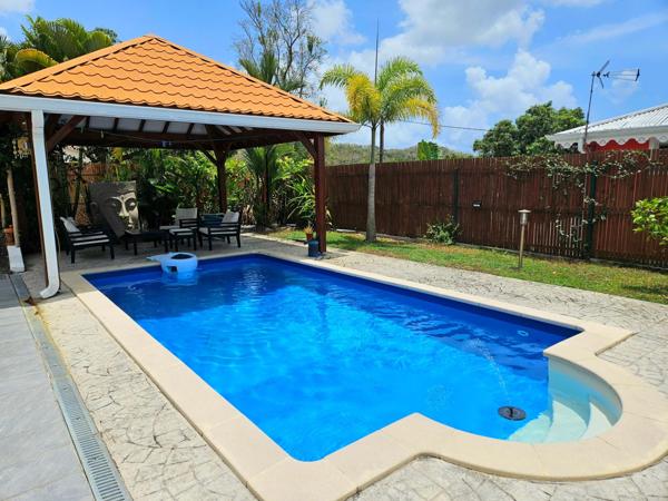 Maison plain-pied piscine Rivière-Salée