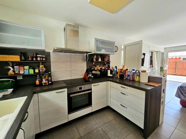 Maison plain-pied piscine Rivière-Salée