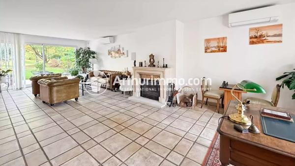 Vente Maison 7 pièces 189 m2 à Saint-Germain-Lès-Corbeil