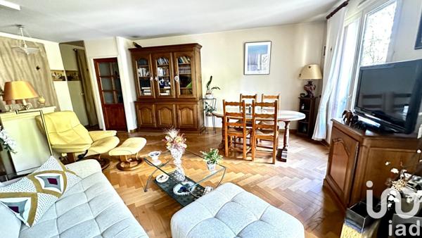 Appartement 3 pièces de 69 m² à Courbevoie (92400)