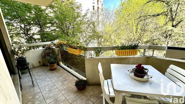 Appartement 3 pièces de 69 m² à Courbevoie (92400)