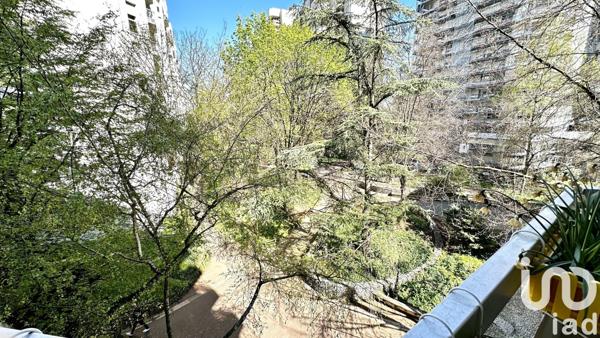 Appartement 3 pièces de 69 m² à Courbevoie (92400)