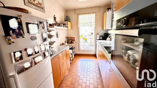 Appartement 3 pièces de 69 m² à Courbevoie (92400)