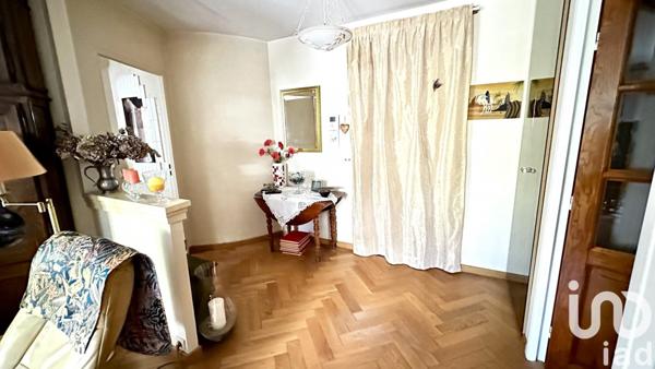 Appartement 3 pièces de 69 m² à Courbevoie (92400)