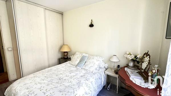 Appartement 3 pièces de 69 m² à Courbevoie (92400)