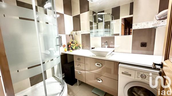 Appartement 3 pièces de 69 m² à Courbevoie (92400)