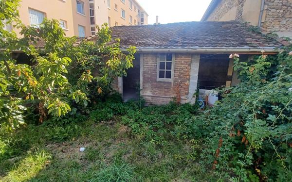 Maison à vendre    1 pièce • 100 m2 Rives