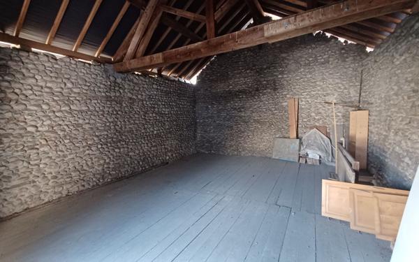 Maison à vendre    1 pièce • 100 m2 Rives