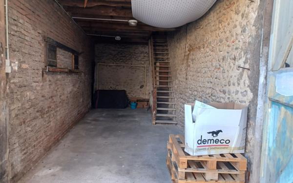 Maison à vendre    1 pièce • 100 m2 Rives