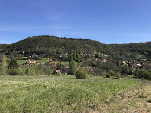 Terrain constructible - Saint-cyprien Lotissement. Terrain constructible de 2255 m2 proche des commerces