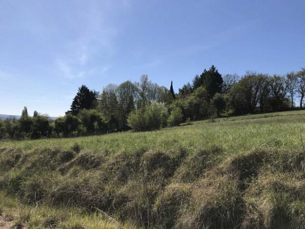 Terrain constructible - Saint-cyprien Lotissement. Terrain constructible de 2255 m2 proche des commerces