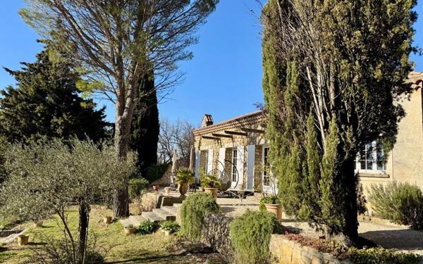 Maison à vendre    6 pièces •  Malataverne