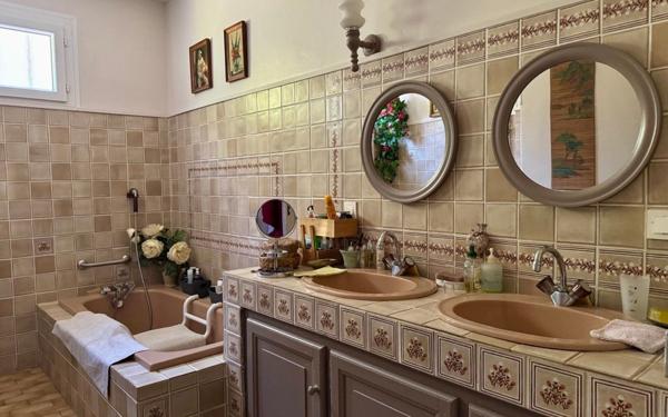 Maison à vendre    6 pièces •  Malataverne