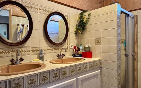 Maison à vendre    6 pièces •  Malataverne