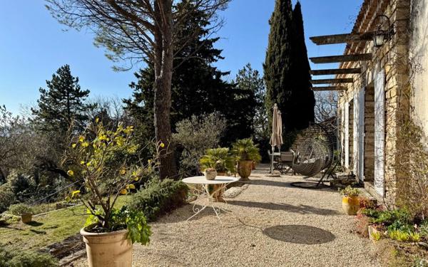 Maison à vendre    6 pièces •  Malataverne