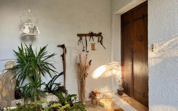 Maison à vendre    6 pièces •  Malataverne