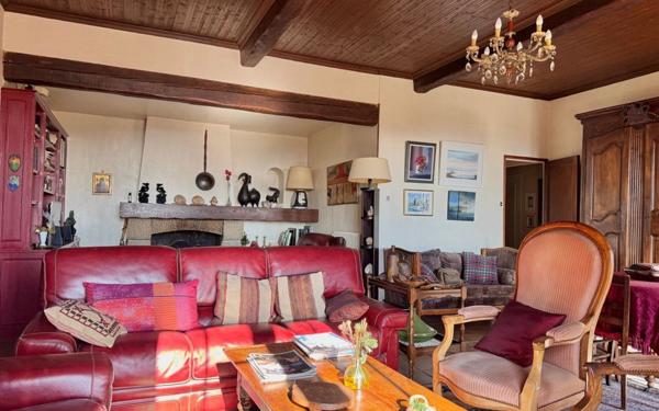 Maison à vendre    6 pièces •  Malataverne