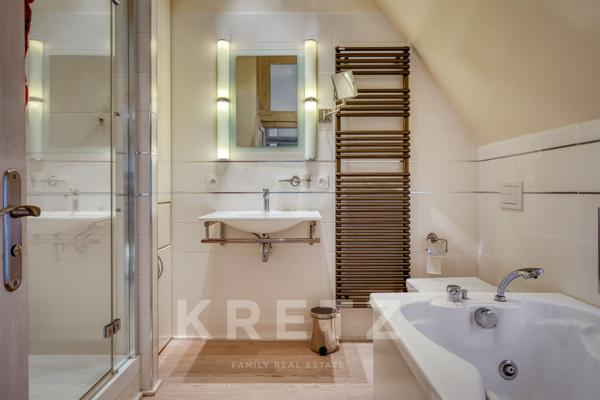 Manoir et dépendances - piscine sur 2,3 ha