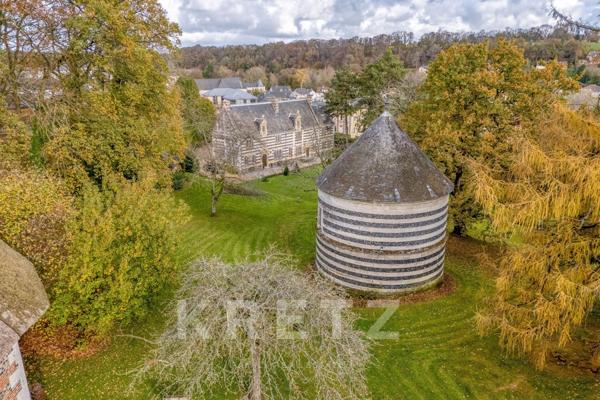 Manoir et dépendances - piscine sur 2,3 ha