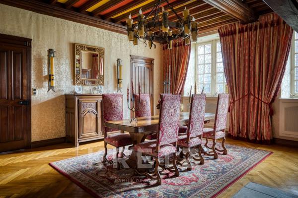 Manoir et dépendances - piscine sur 2,3 ha