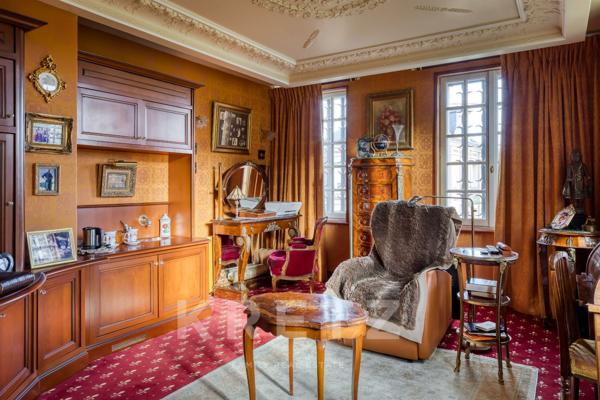 Manoir et dépendances - piscine sur 2,3 ha