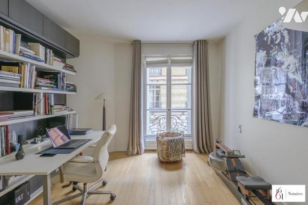 APPARTEMENT D'EXCEPTION de 256 m2 Avenue de Wagram Proche du Parc Monceau
