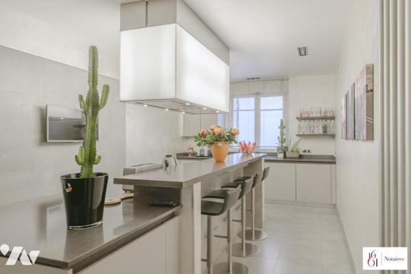 APPARTEMENT D'EXCEPTION de 256 m2 Avenue de Wagram Proche du Parc Monceau