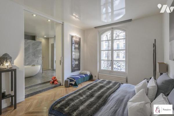 APPARTEMENT D'EXCEPTION de 256 m2 Avenue de Wagram Proche du Parc Monceau