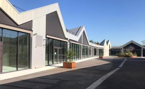 LOCAUX COMMERCIAUX AU COEUR DU CENTRE COMMERCIAL "PADDOCK" (ROMAINVILLE)