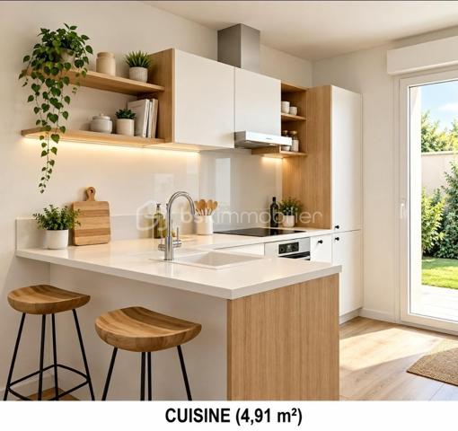 À SAISIR : Charmant 2 Pièces avec Jardin et Terrasse – Proche RER A Noisy-Champs
​Découvrez ce charmant appartement de 2 pièces au rez-de-chausséen, d'une surface de 38,40 m² loi Carrez, situé au rez-de-chaussée d'une petite résidence bien entretenue de 2003 dans le secteur prisé à Noisy-le-Grand. Son véritable atout coup de cœur réside dans son magnifique espace extérieur privatif d'environ 27 m², composé d'une terrasse de 7 m² et d'un agréable jardin engazonné, vous offrant un véritable havre de paix en pleine ville pour profiter des beaux jours.
​Cet appartement bénéficie d'une distribution fonctionnelle et parfaitement optimisée. L'entrée, dotée d'un placard de rangement pratique, vous mène vers un séjour lumineux de plus de 17 m². Cette agréable pièce de vie intègre une cuisine équipée ouverte, créant un espace convivial qui se prolonge naturellement vers la terrasse et le jardin grâce à de grandes baies vitrées. L'espace nuit, bien séparé, se compose d'une chambre confortable de plus de 10 m² avec placard intégré, offrant une vue dégagée et apaisante sur la verdure, ainsi que d'une salle d'eau fonctionnelle avec WC.
​L'environnement constitue un point fort incontestable de ce bien. Vous profiterez d'un emplacement stratégique alliant le calme d'une résidence à taille humaine et la proximité immédiate des transports. La gare RER A de Noisy-Champs se trouve à seulement 750 mètres, vous permettant de rejoindre très rapidement Paris et les grands pôles de l'Est parisien. De plus, plusieurs lignes de bus, dont la ligne 320, sont accessibles à quelques pas pour faciliter vos déplacements quotidiens sur la commune et ses environs.
​Pour votre confort au quotidien, toutes les commodités sont facilement accessibles à pied. Vous trouverez dans le secteur immédiat un supermarché, une pharmacie, des établissements scolaires, des équipements sportifs ainsi que des commerces de proximité. Les amateurs de shopping ou de loisirs apprécieront également l'accès rapide au grand centre commercial Les Arcades de Noisy-le-Grand, qui regroupe un hypermarché, de nombreuses boutiques, des restaurants et un cinéma.
​Idéal pour un premier achat, une résidence principale ou un investissement locatif sûr, ce deux pièces avec un véritable extérieur est une belle opportunité sur le marché. Un bien associant confort de vie, verdure et proximité de toutes les commodités est rare.
​N'attendez plus pour visiter cet appartement et laissez-vous séduire par son potentiel ! Contactez-moi dès aujourd'hui pour organiser une visite.

*** photographies améliorées par IA _ non contractuels