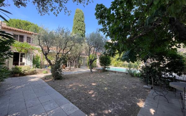 Maison à vendre    6 pièces •  Avignon